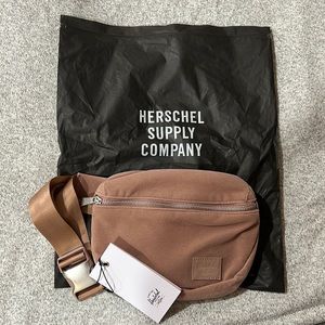 BRAND NEW Herschel Fifteen Fanny Pack (ash rose color)